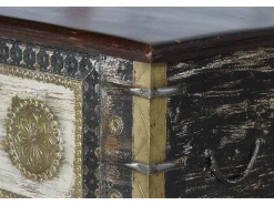Baú de madeira de mangueira com detalhes em bronze