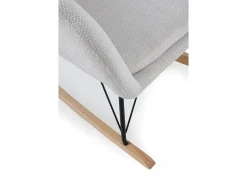 Balanço estofado em chenille branco e pernas metálicas
