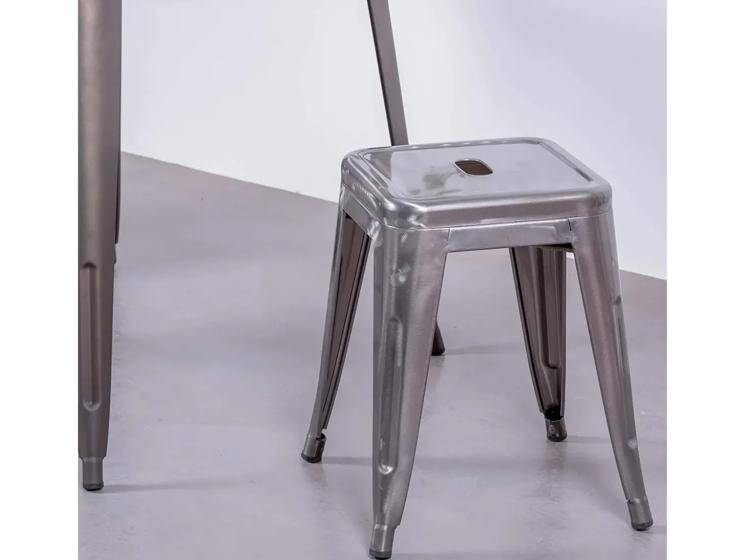 Banqueta baixa industrial em aço metálico (45cm) - Bistro - Metal