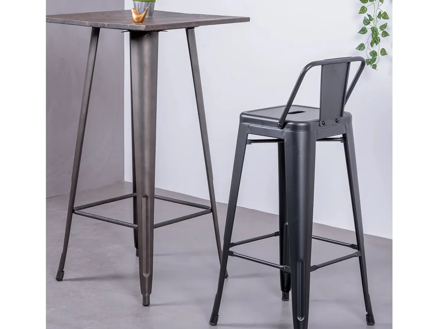 Banqueta industrial de metal com encosto baixo (76cm) - Bistro - Preto
