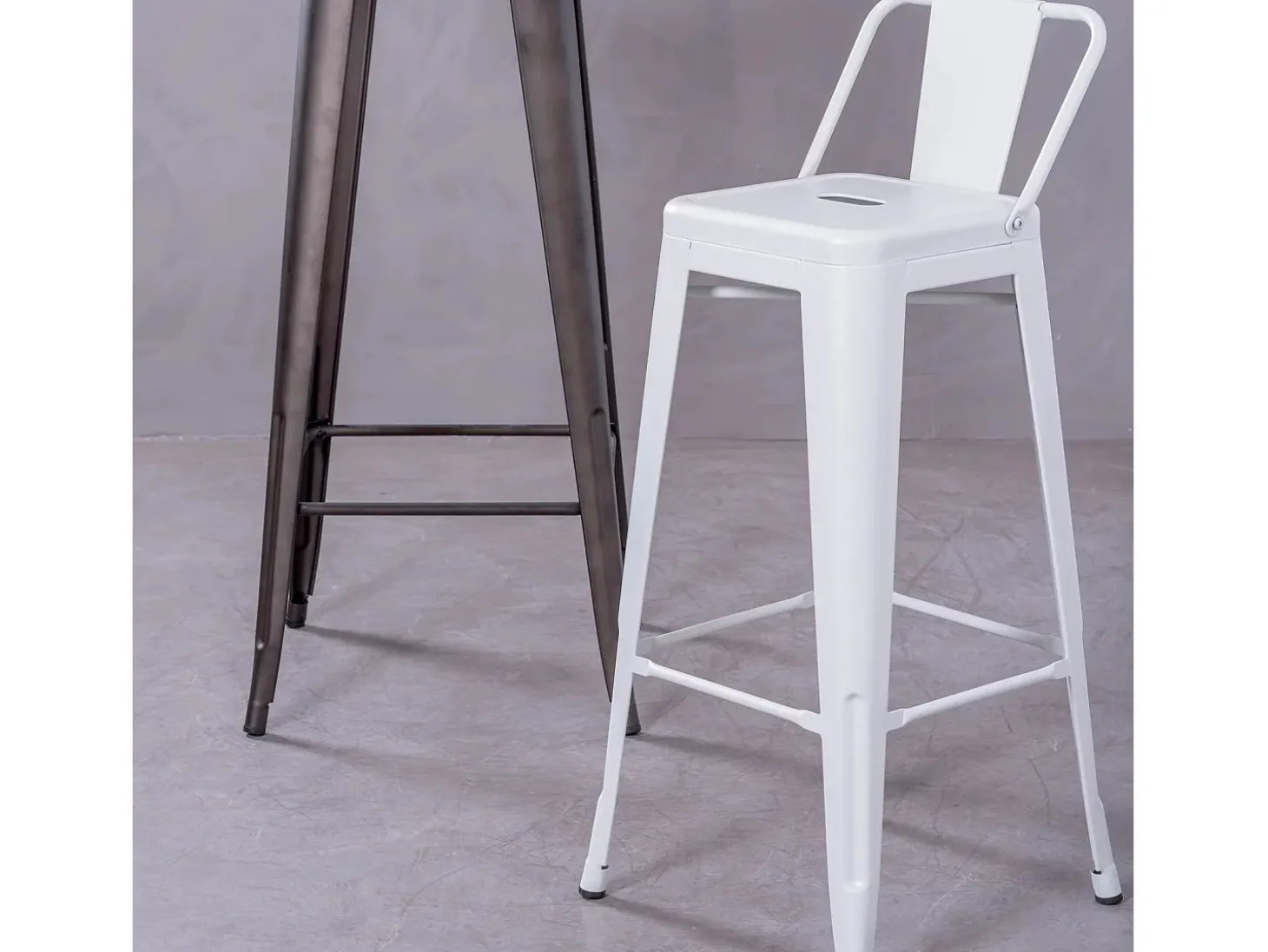 Banqueta industrial de metal com encosto baixo (76cm) - Bistro - Branco
