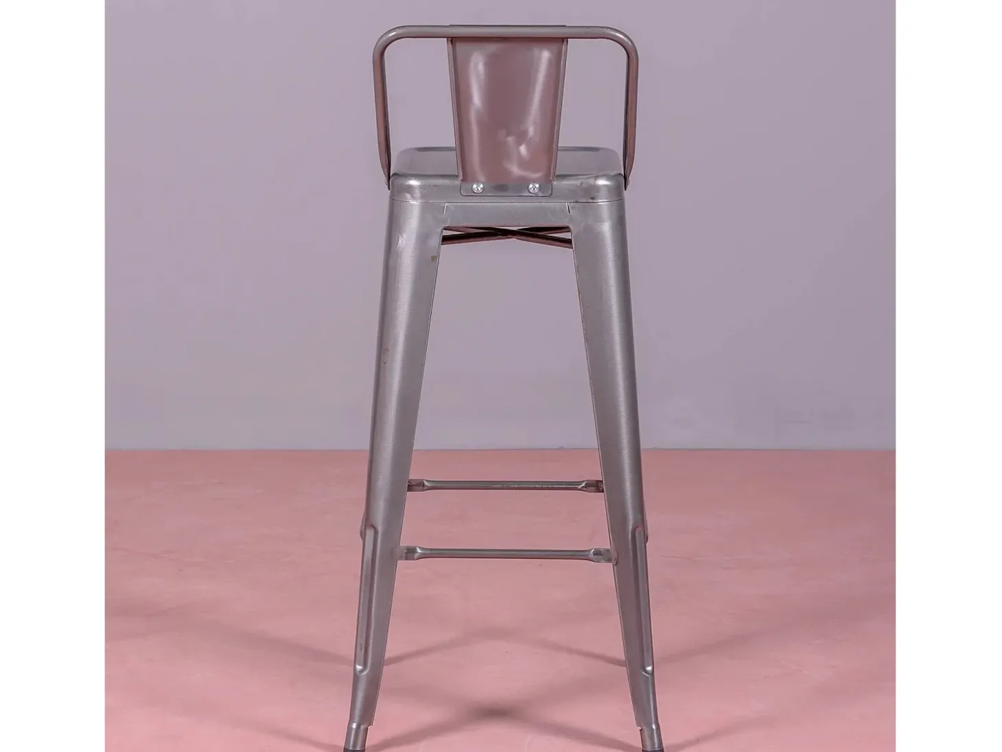 Banqueta industrial em aço metalizado com encosto baixo (76cm) - Bistro - Metal