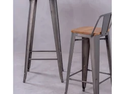 Banqueta industrial em aço envelhecido com encosto baixo e assento em madeira - Bistro - Antiguidade