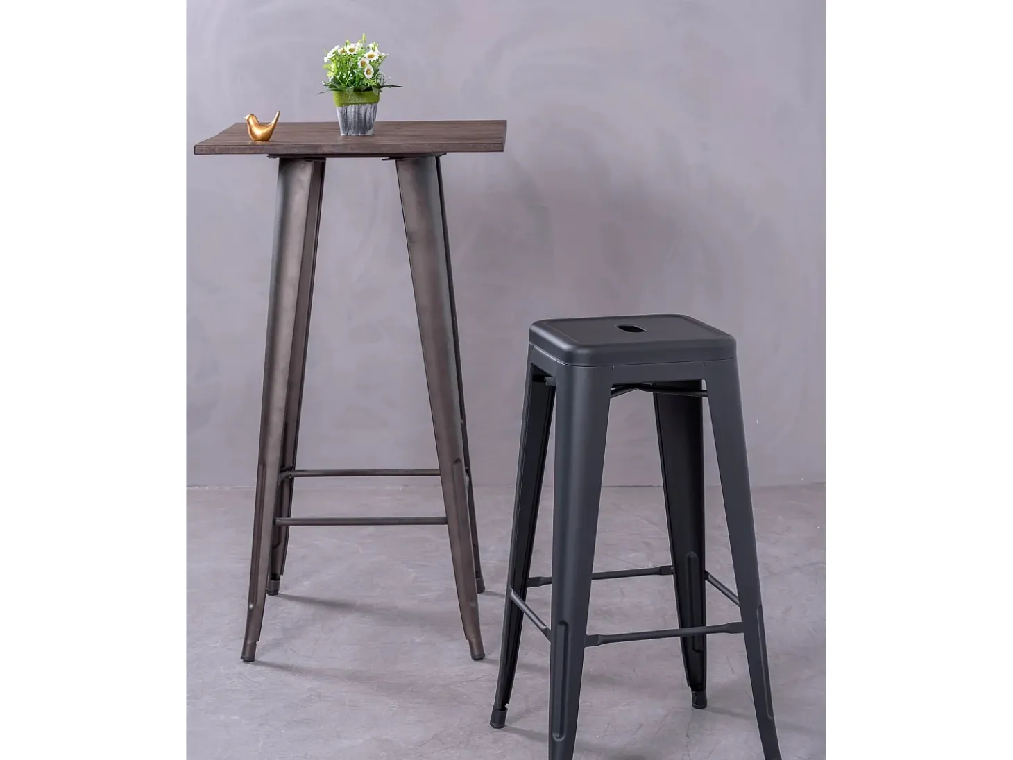 Banqueta metálica em aço lacado (76cm) - Bistro - Preto
