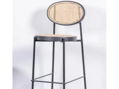 Banqueta vintage com design clássico em rattan natural - North - Preto