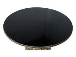 Base de mesa em mármore com acabamento metálico elegante e refinado.