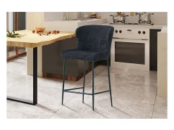 Cadeira de balcão LISE – Tecido bouclé na cor cinza escuro – Pés de metal preto – Estilo design/industrial