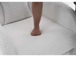 Cadeira de baloiço em tecido Teddy branco - Cadeira de baloiço com apoio para os pés