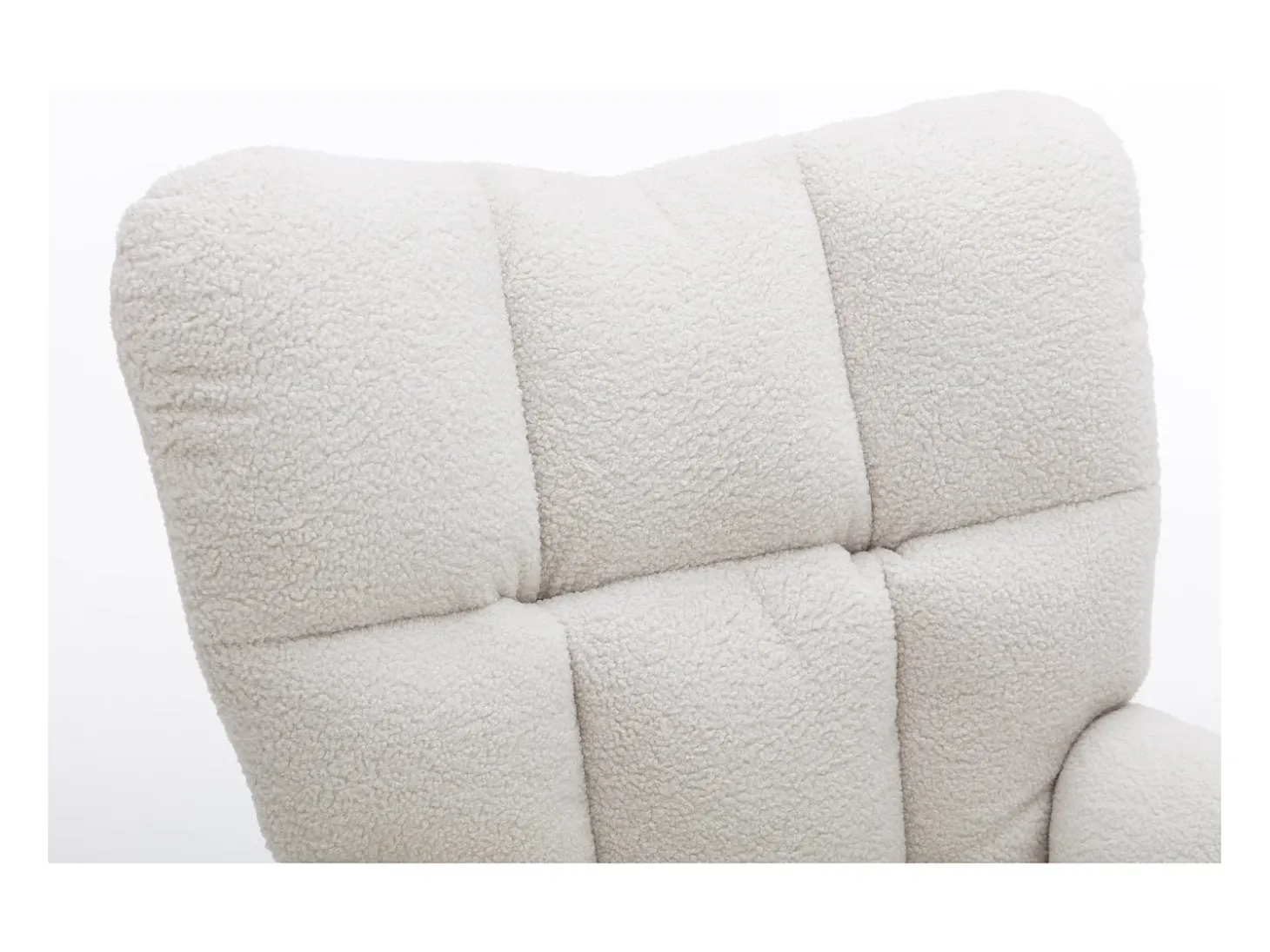 Cadeira de baloiço em tecido Teddy branco, estrutura em metal preto, base em madeira 89x70x95cm