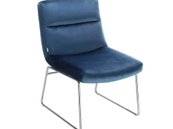 Cadeira decorativa estofada em veludo azul.