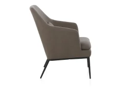Cadeirão estofado em cor taupe com almofada e pernas em metal preto