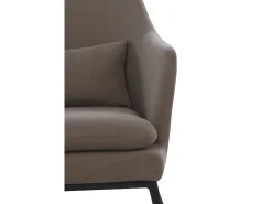 Cadeirão estofado em cor taupe com almofada e pernas em metal preto