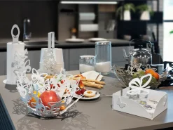 Centro de mesa pequeno Farfalloso Ø31 cm em ferro perfurado lacado dourado Design moderno com borboletas elegante decoração de mesa Fabricado na