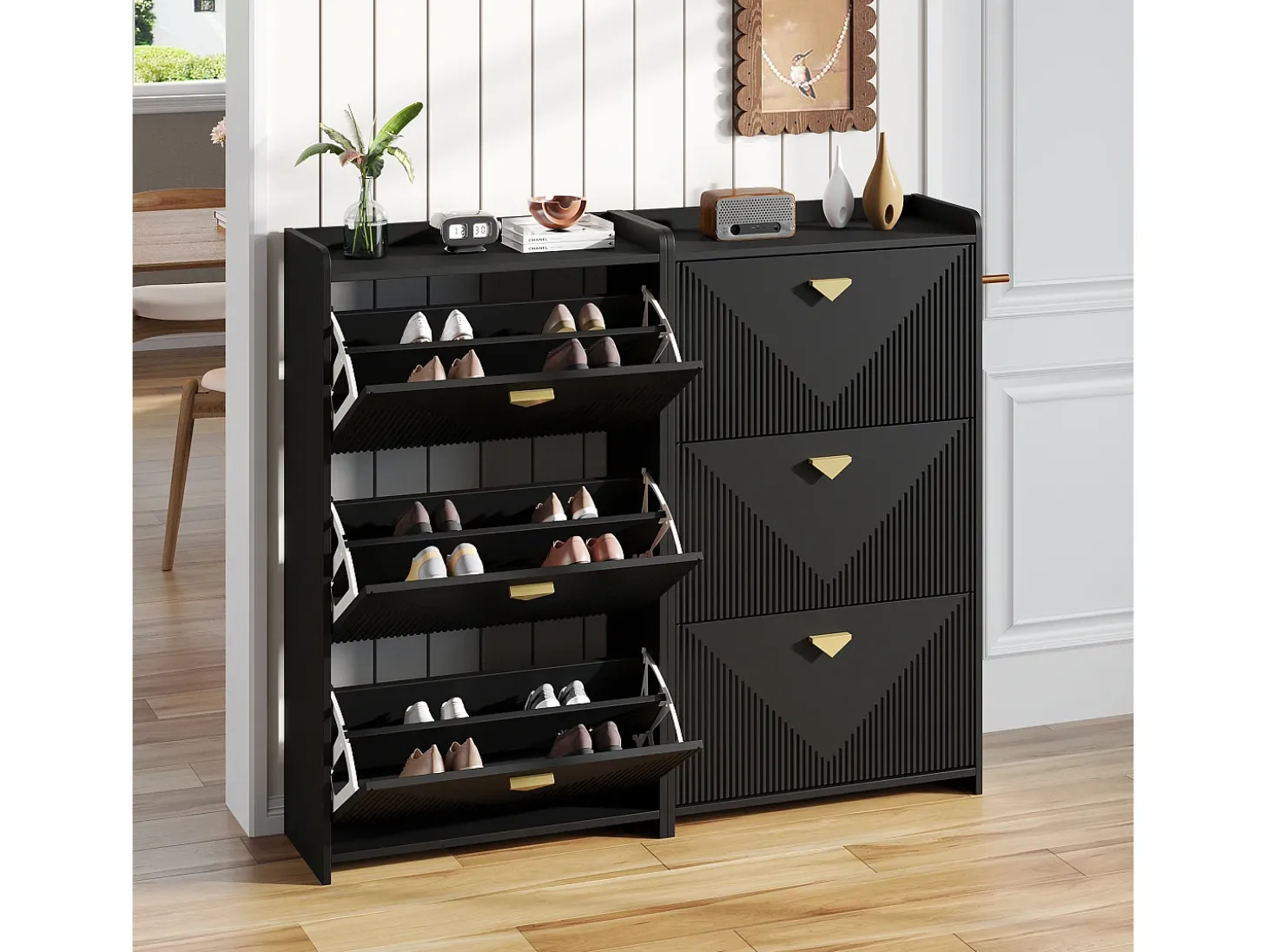 Conjunto de 2 armários para calçado preto com 3 portas basculantes e 6 compartimentos.