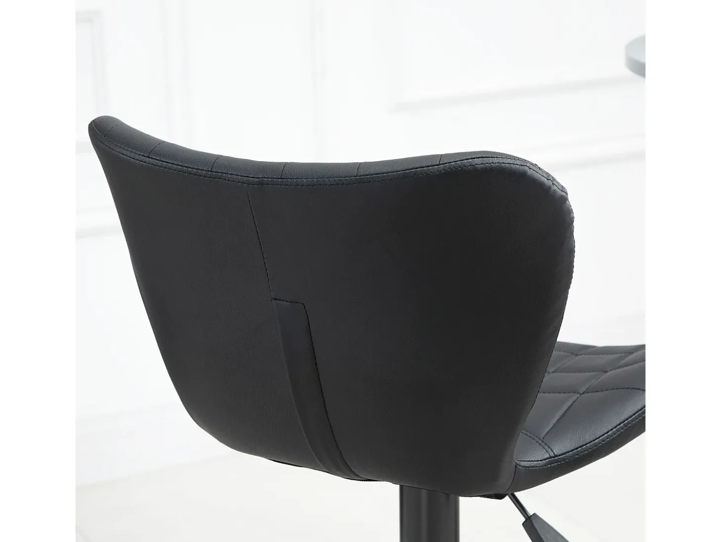 Conjunto de 2 bancos de bar, design retrô, altura ajustável, rotação de 360°, couro preto
