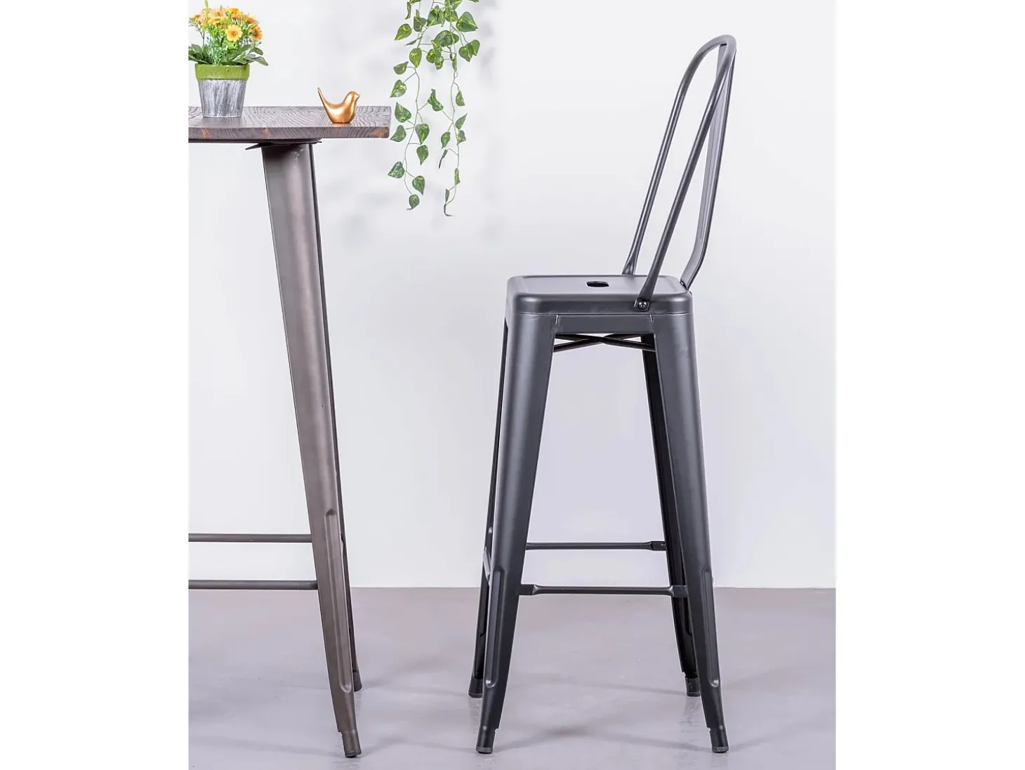 Conjunto de 4 bancos metálicos com encosto alto - Bistro - Preto