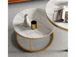 Conjunto de 2 mesas de centro modernas que se encaixam umas nas outras, estrutura em metal dourado, tampo em mármore - 80 cm