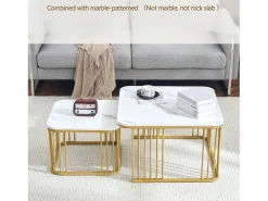 Conjunto de 2 mesas de encastrar - tampo em MDF com padrão mármore - pés dourados - Branco e Dourado