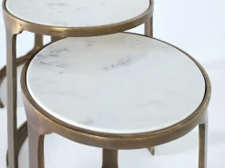 Conjunto de 3 mesas em metal e mármore.