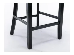 Conjunto de bancos de bar com detalhes rebitados e pés em madeira, acabamento com tachas cromadas, veludo, cinzento