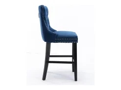 Conjunto de bancos de bar com rebites decorativos e pés em madeira, acabamento cromado com tachas, revestimento em veludo, azul