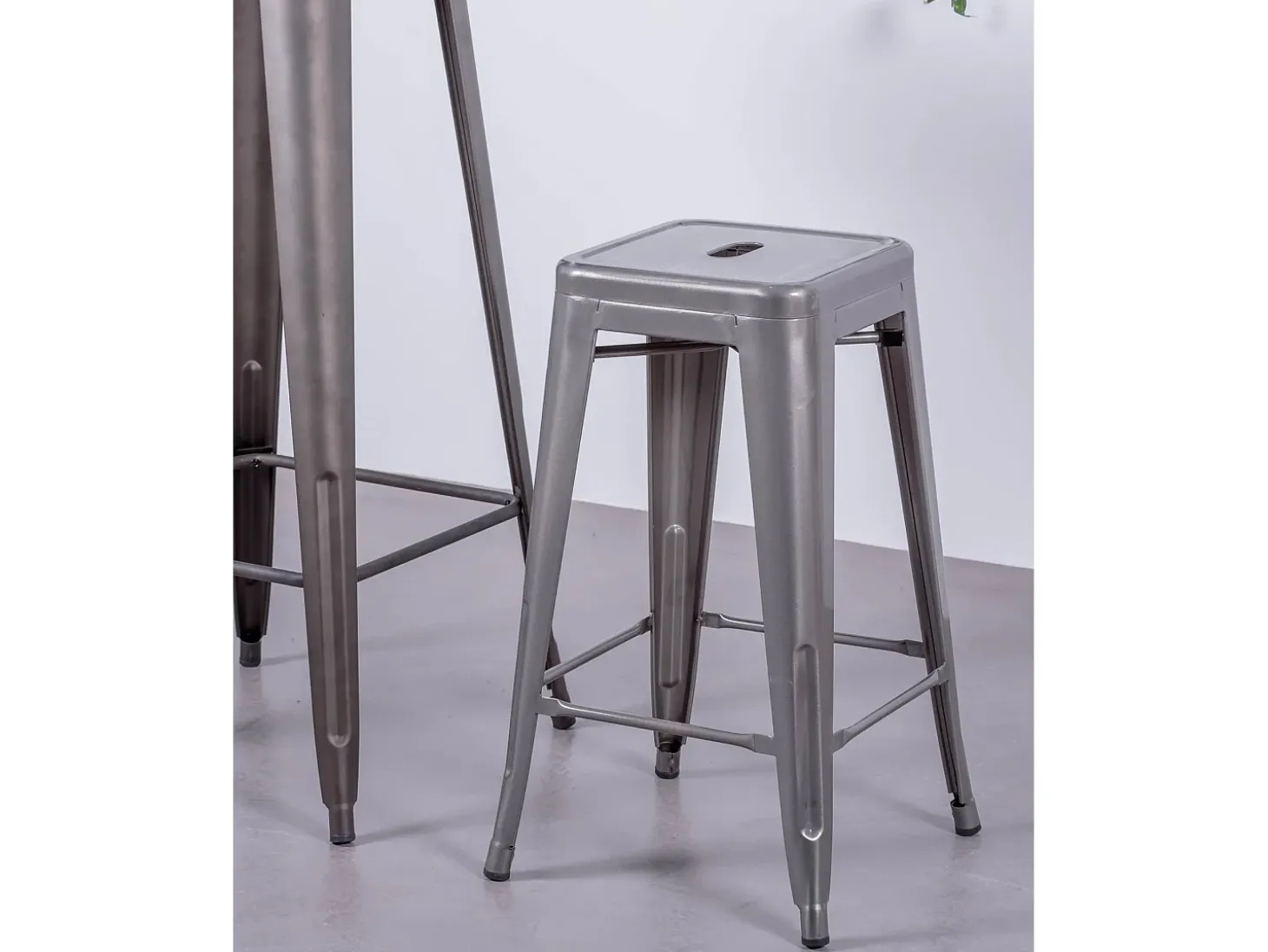 Lote de 4 bancos de metal com 66 cm de altura - Bistro - Metal