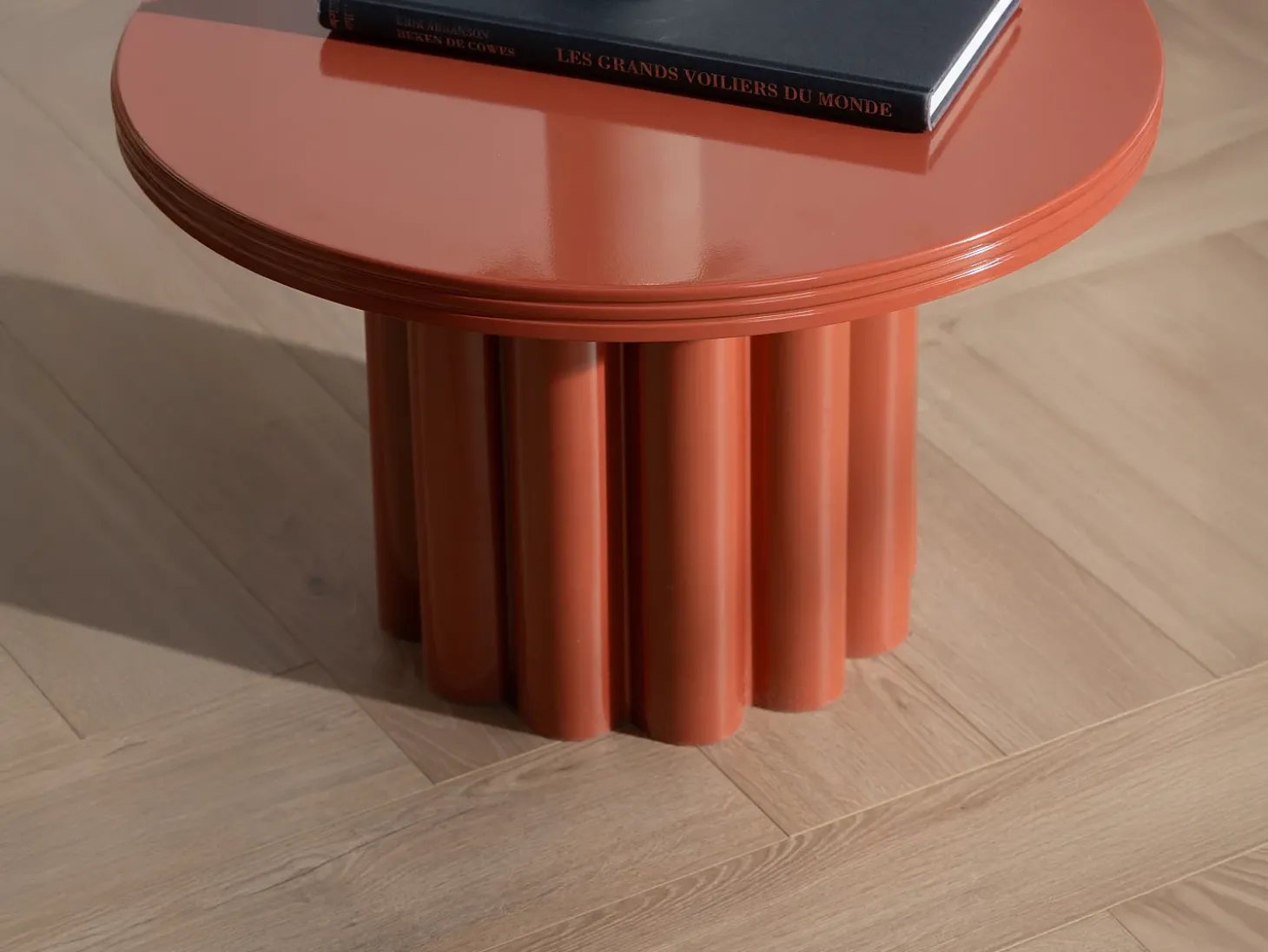 Mesa de apoio em metal de cor terracota - SEMALIA