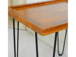 Mesa de centro em madeira texturada, pernas pretas 55,5x45x53cm