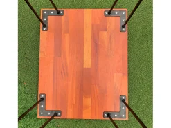 Mesa de centro em madeira texturada, pernas pretas 55,5x45x53cm