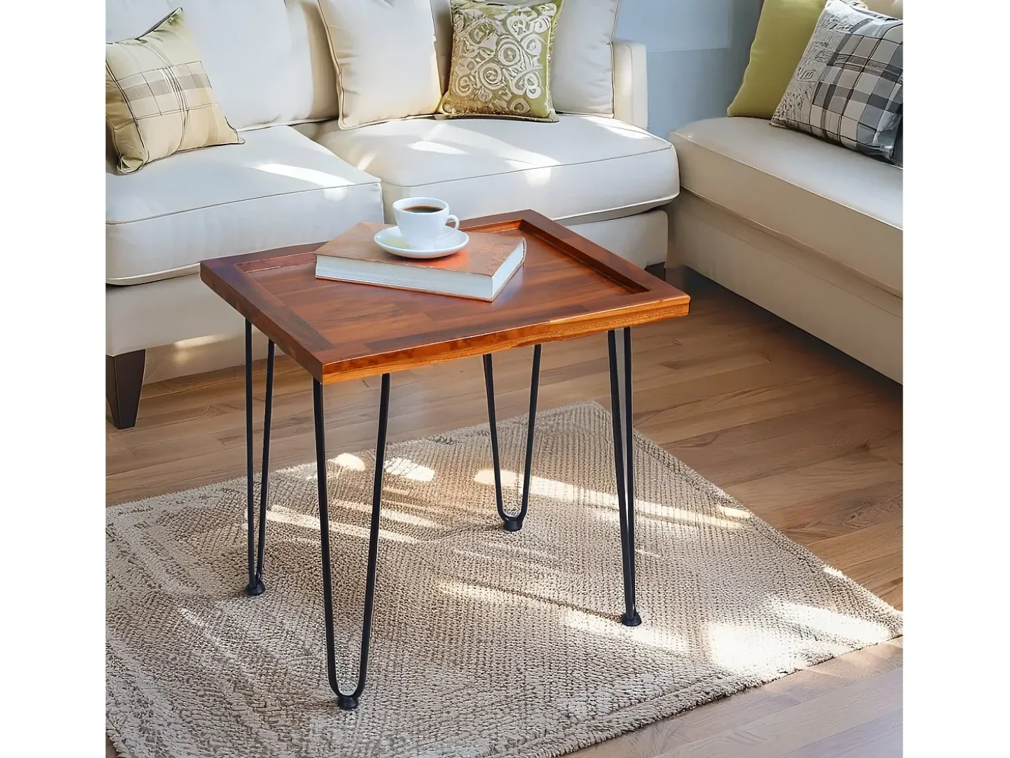 Mesa de centro em madeira texturada, pernas pretas 55,5x45x53cm