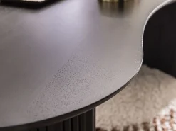 Mesa de centro em madeira de mangueira preto - TAMENIA de Maison Céphy
