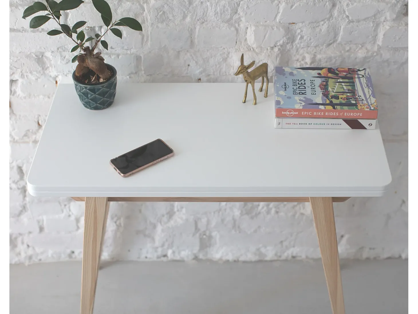 Mesa de consola pequena extensível 45x90cm Envelope Verde Sálvia | Pés em madeira de freixo