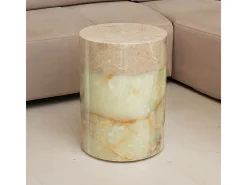 Mesa de ônix verde claro e mármore bege com design inovador e sofisticado