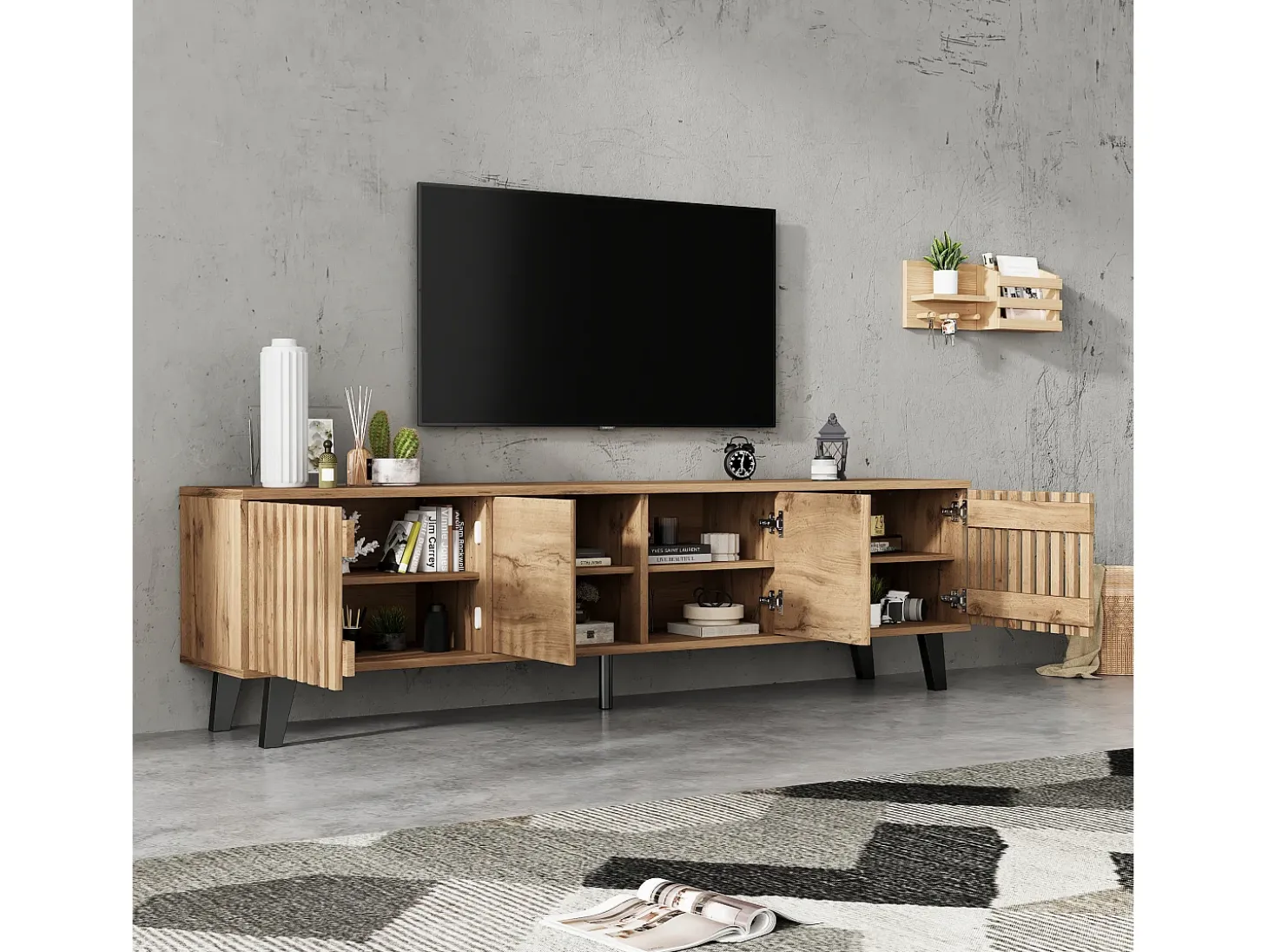Móvel de TV 180x40x55cm com 4 portas, incluindo 2 portas vazadas, corpo em folheado de madeira natural claro