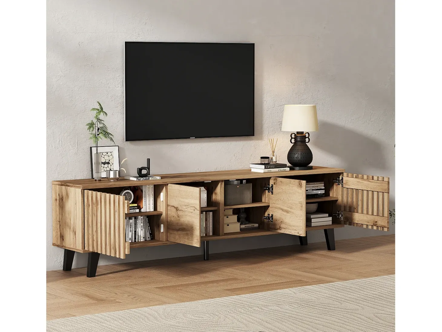Móvel de TV 180x40x55cm com 4 portas, incluindo 2 portas vazadas, corpo em folheado de madeira natural claro