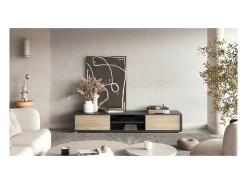 Móvel para TV 180cm, 2 portas e 2 nichos coleção MAANUM. Cor cinza e carvalho claro.
