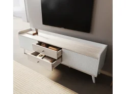 Móvel para TV com 2 gavetas e 2 portas de correr, porta às riscas, branco e madeira.