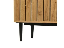 Móvel para TV com 2 portas e 1 nicho, folheado com efeito mármore preto e folheado com padrão de madeira.