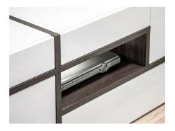 Móvel para TV de 150cm da coleção CRISS com LED integrado. Móvel decorativo, moderno e design para sua sala de estar.