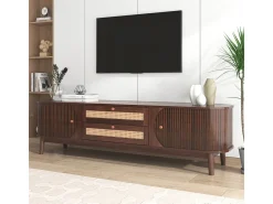 Móvel para TV em madeira natural com portas, gavetas e laterais em rattan.