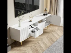 Móvel TV com 2 portas, 2 gavetas e 2 nichos, corpo ranhurado na cor branca com detalhes dourados - 165x36x55cm