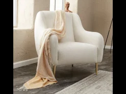 Poltrona branca NEGAN com pernas douradas - Estilo contemporâneo e confortável