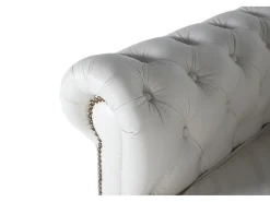 Poltrona Chester monoplace revestida em couro natural com acabamento branco