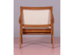 Poltrona clássica com braços em madeira teca e tecido bouclé - Compass - Branco