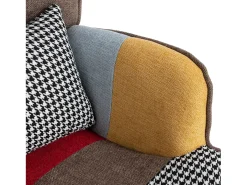 Poltrona com apoio para os pés, encosto e almofadas, multicolorida