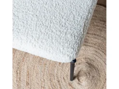 Poltrona em tecido bouclette bege com apoio para os pés EIRA