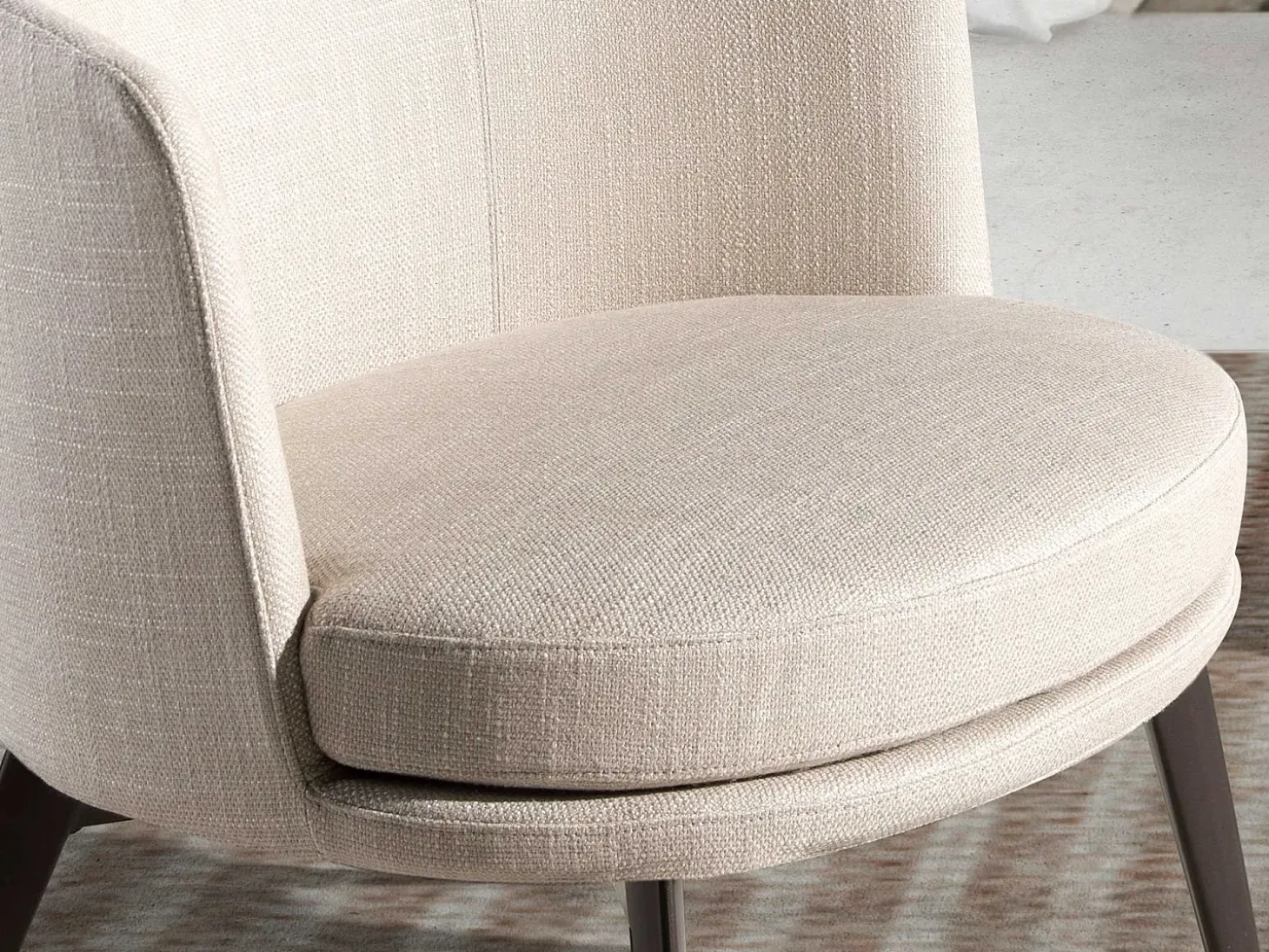 Poltrona em tecido creme 5108 ANGEL CERDA