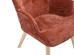 Poltrona estofada em tecido texturizado terracota VATELY