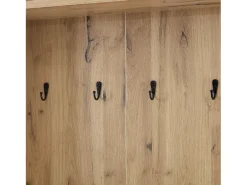 Roupeiro branco e natural com 2 portas, 5 prateleiras e ganchos, tampo em madeira granulada 75x33x180cm