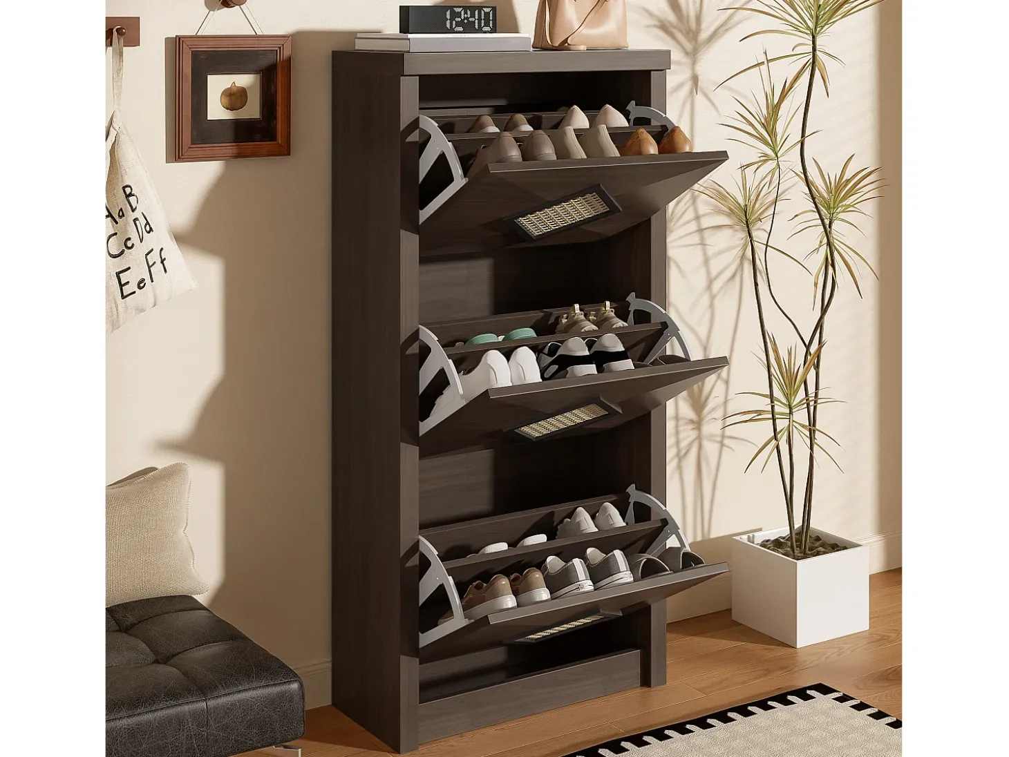 Sapateira vintage com decoração em rattan - 54 x 25 x 115 cm - com 3 compartimentos basculantes - aglomerado - cor natural escura